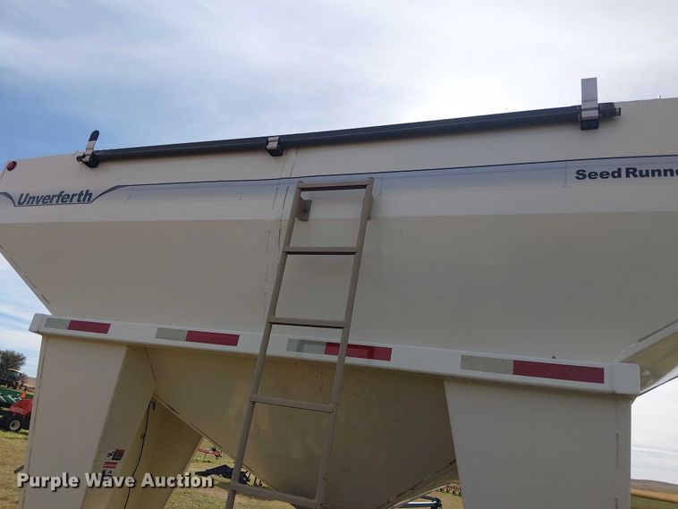 image for item DT4522 Unverferth SeedRunner 3750 seed tender