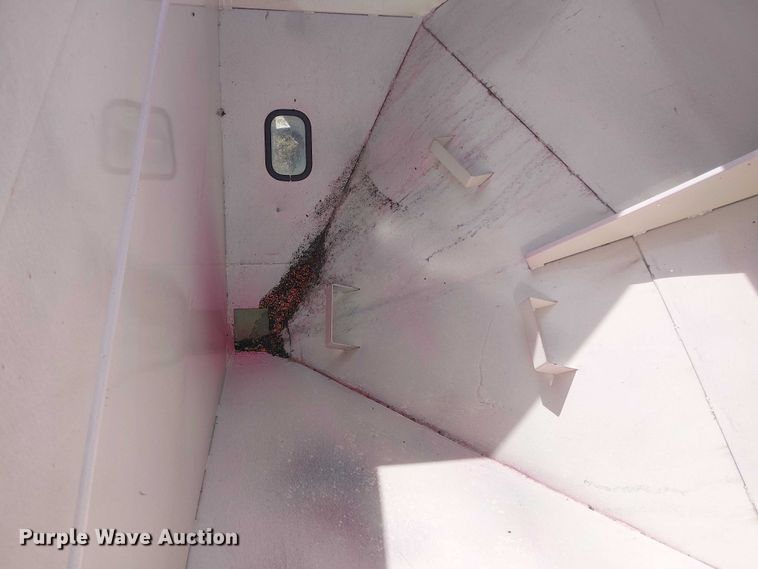 image for item DT4522 Unverferth SeedRunner 3750 seed tender