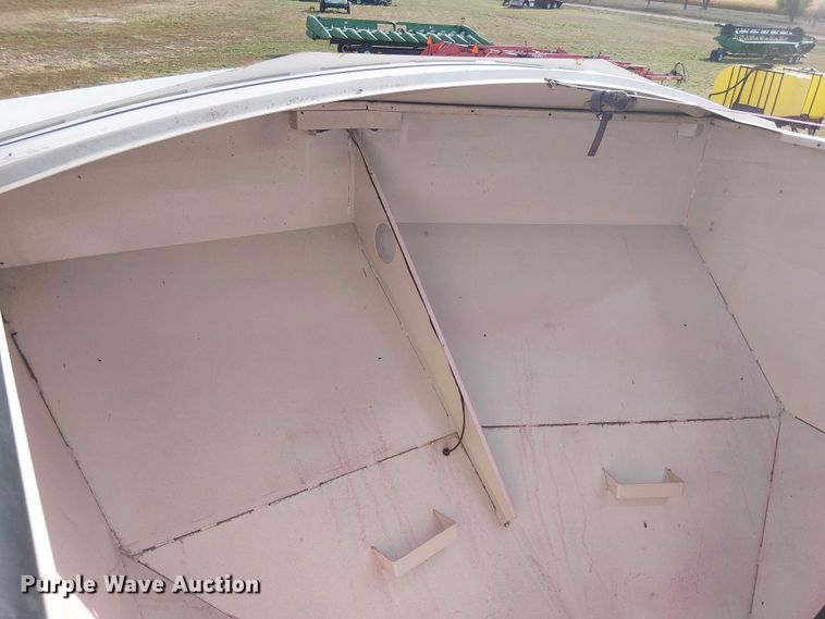 image for item DT4522 Unverferth SeedRunner 3750 seed tender