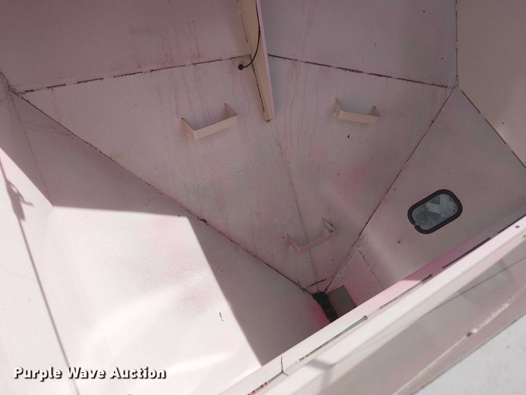 image for item DT4522 Unverferth SeedRunner 3750 seed tender