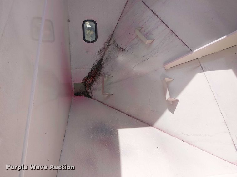 image for item DT4522 Unverferth SeedRunner 3750 seed tender