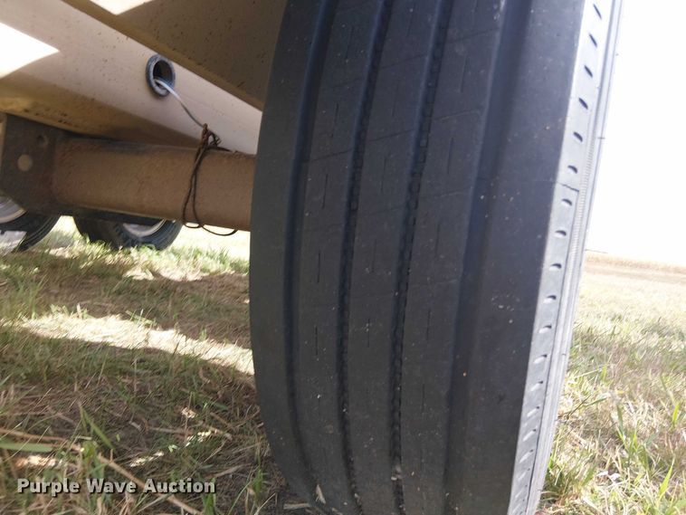 image for item DT4522 Unverferth SeedRunner 3750 seed tender