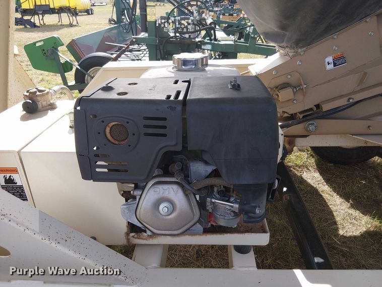 image for item DT4522 Unverferth SeedRunner 3750 seed tender