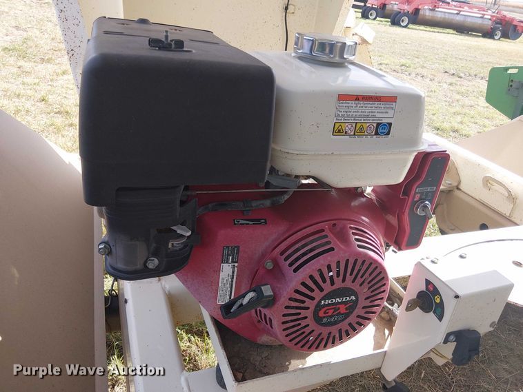 image for item DT4522 Unverferth SeedRunner 3750 seed tender