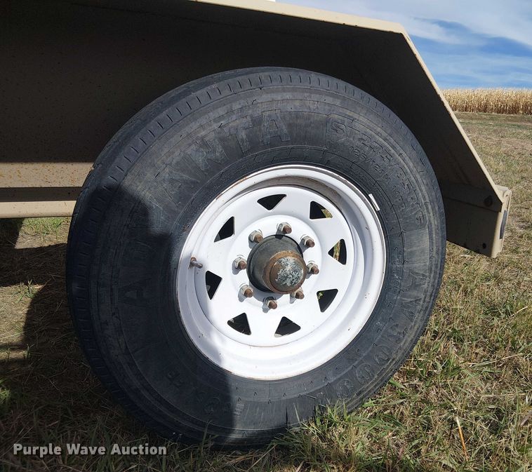 image for item DT4522 Unverferth SeedRunner 3750 seed tender