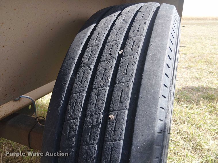 image for item DT4522 Unverferth SeedRunner 3750 seed tender