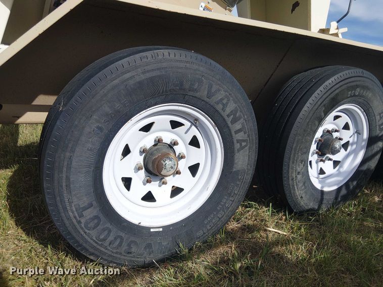 image for item DT4522 Unverferth SeedRunner 3750 seed tender