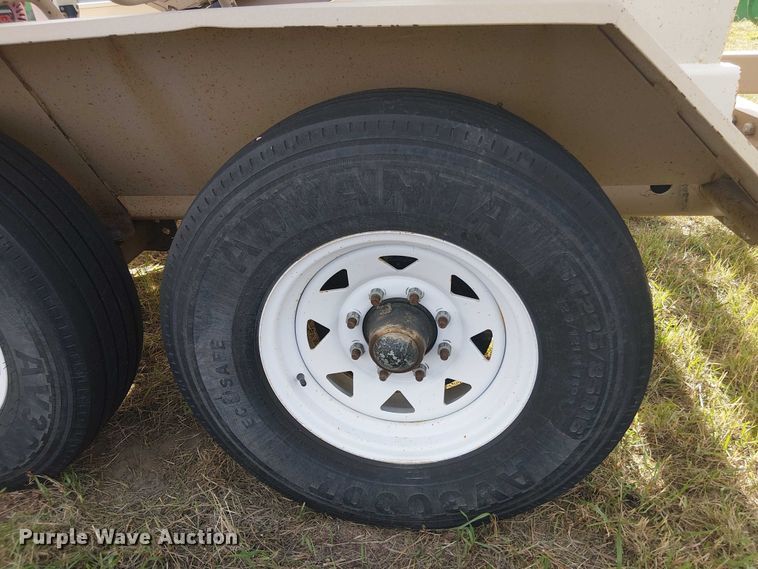 image for item DT4522 Unverferth SeedRunner 3750 seed tender