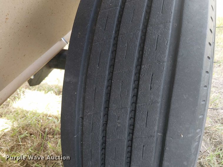 image for item DT4522 Unverferth SeedRunner 3750 seed tender