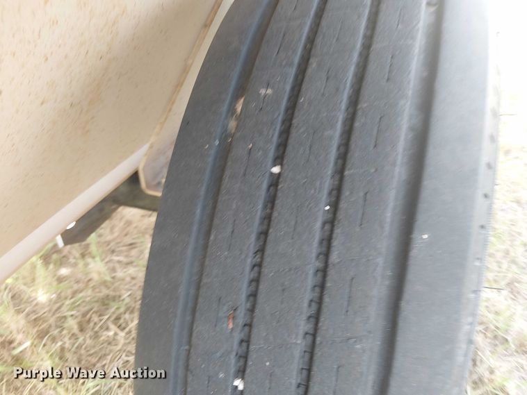 image for item DT4522 Unverferth SeedRunner 3750 seed tender