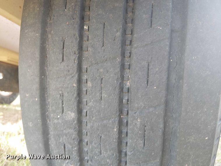 image for item DT4522 Unverferth SeedRunner 3750 seed tender