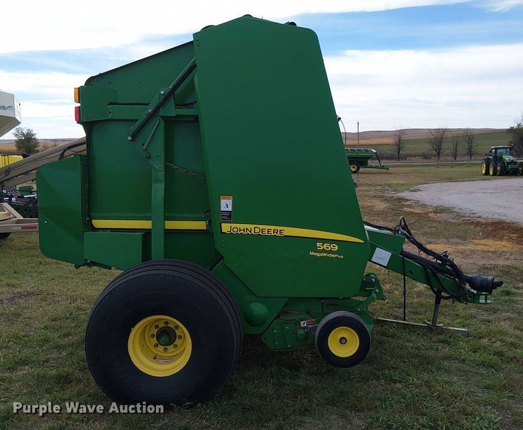 image for item DT4523 2015 John Deere 569 MegaWide Plus round baler