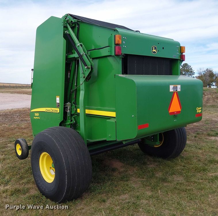 image for item DT4523 2015 John Deere 569 MegaWide Plus round baler