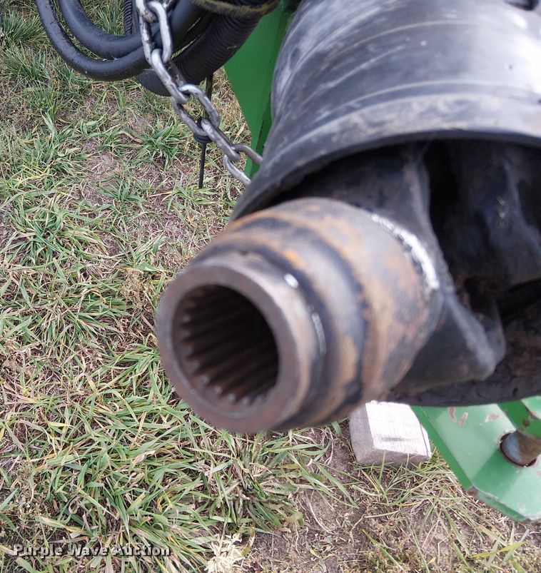 image for item DT4523 2015 John Deere 569 MegaWide Plus round baler