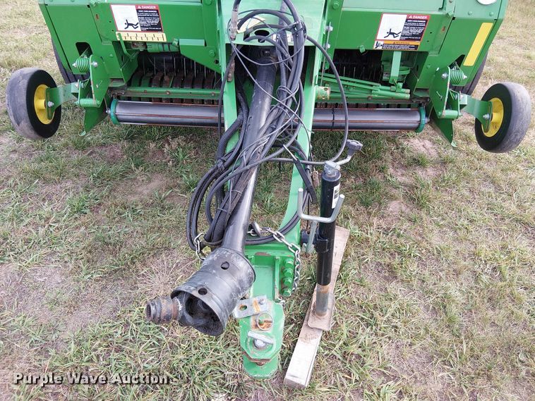 image for item DT4523 2015 John Deere 569 MegaWide Plus round baler