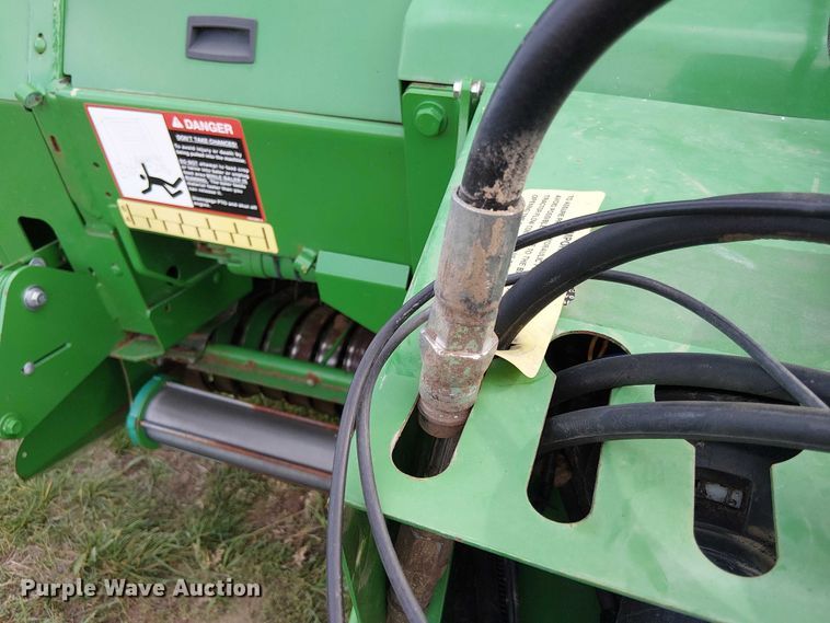 image for item DT4523 2015 John Deere 569 MegaWide Plus round baler