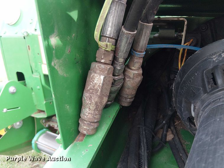 image for item DT4523 2015 John Deere 569 MegaWide Plus round baler