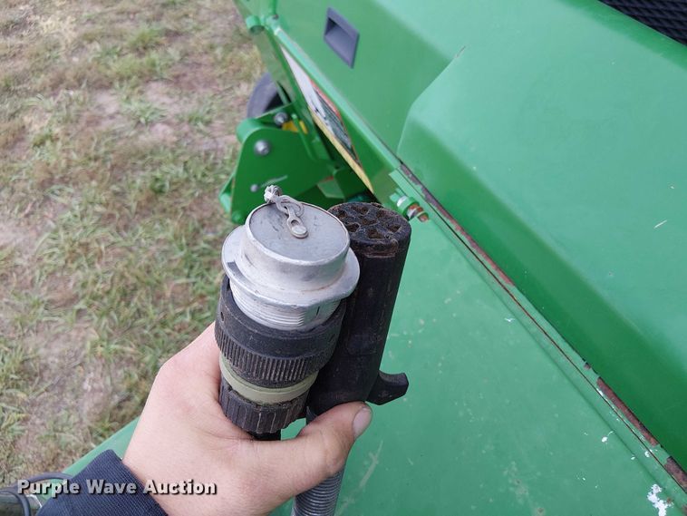 image for item DT4523 2015 John Deere 569 MegaWide Plus round baler