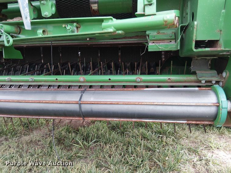 image for item DT4523 2015 John Deere 569 MegaWide Plus round baler