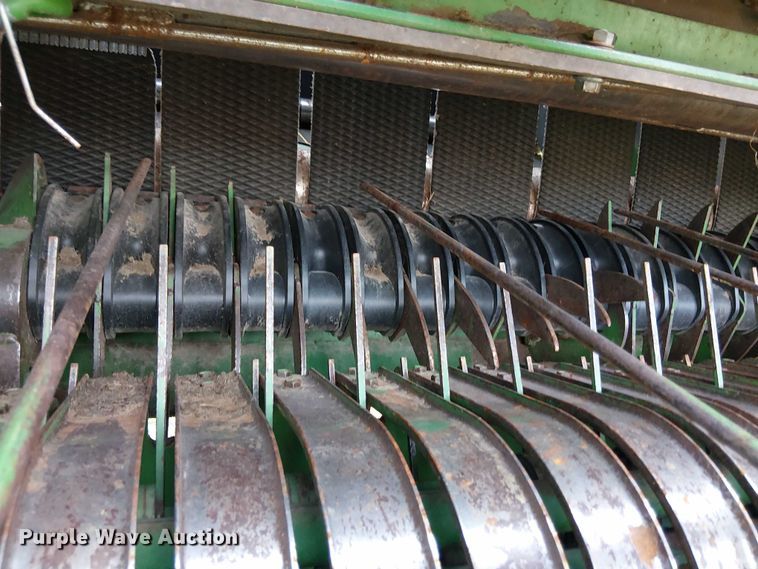 image for item DT4523 2015 John Deere 569 MegaWide Plus round baler