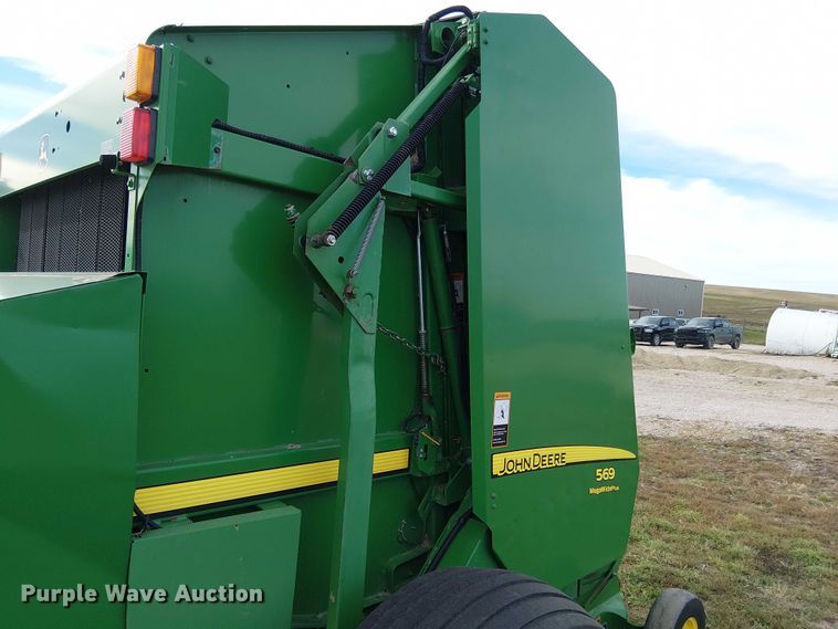 image for item DT4523 2015 John Deere 569 MegaWide Plus round baler