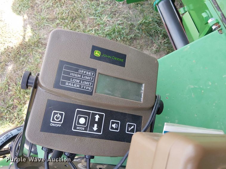 image for item DT4523 2015 John Deere 569 MegaWide Plus round baler