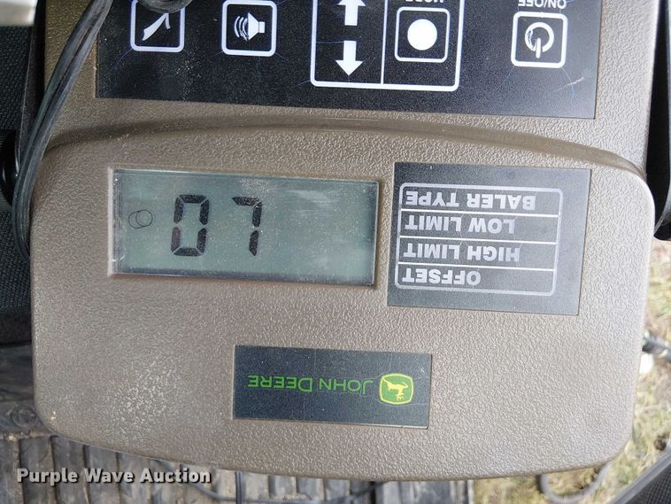 image for item DT4523 2015 John Deere 569 MegaWide Plus round baler