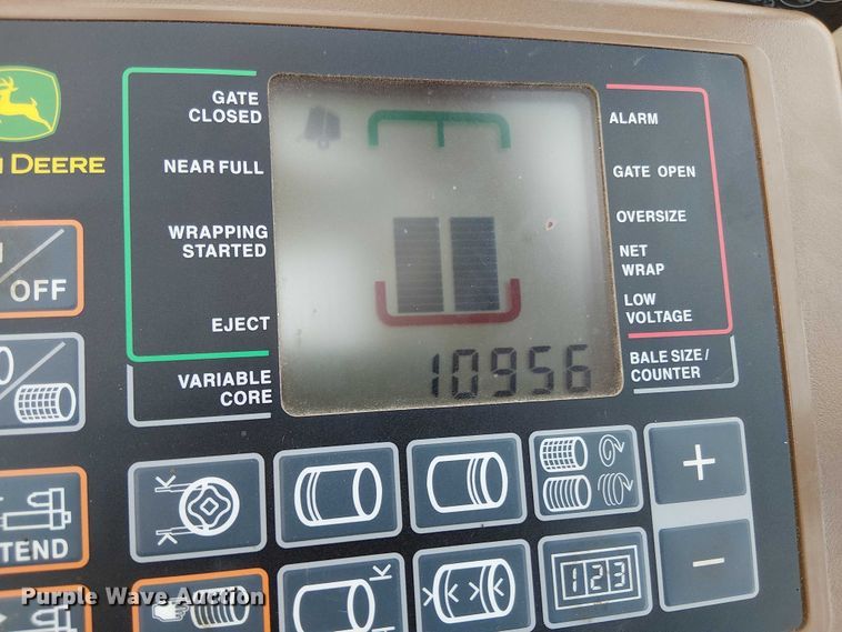 image for item DT4523 2015 John Deere 569 MegaWide Plus round baler