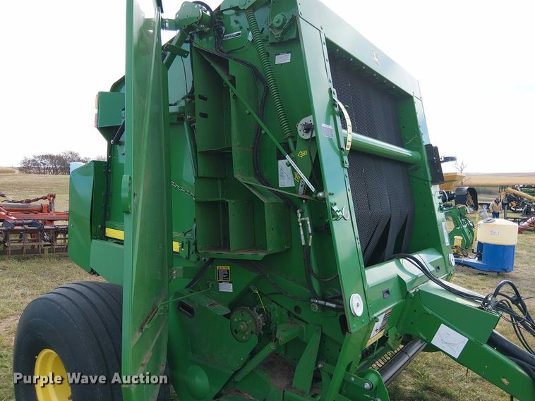 image for item DT4523 2015 John Deere 569 MegaWide Plus round baler