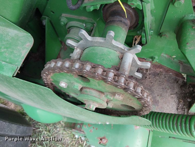 image for item DT4523 2015 John Deere 569 MegaWide Plus round baler