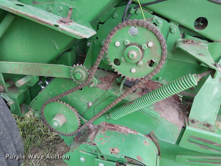 image for item DT4523 2015 John Deere 569 MegaWide Plus round baler