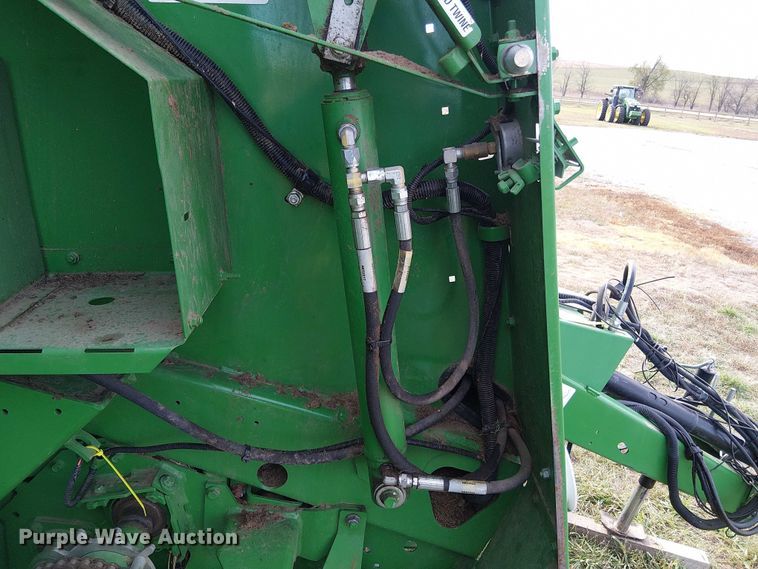image for item DT4523 2015 John Deere 569 MegaWide Plus round baler