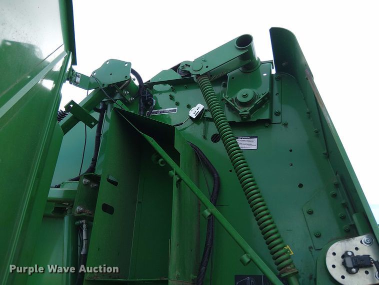 image for item DT4523 2015 John Deere 569 MegaWide Plus round baler