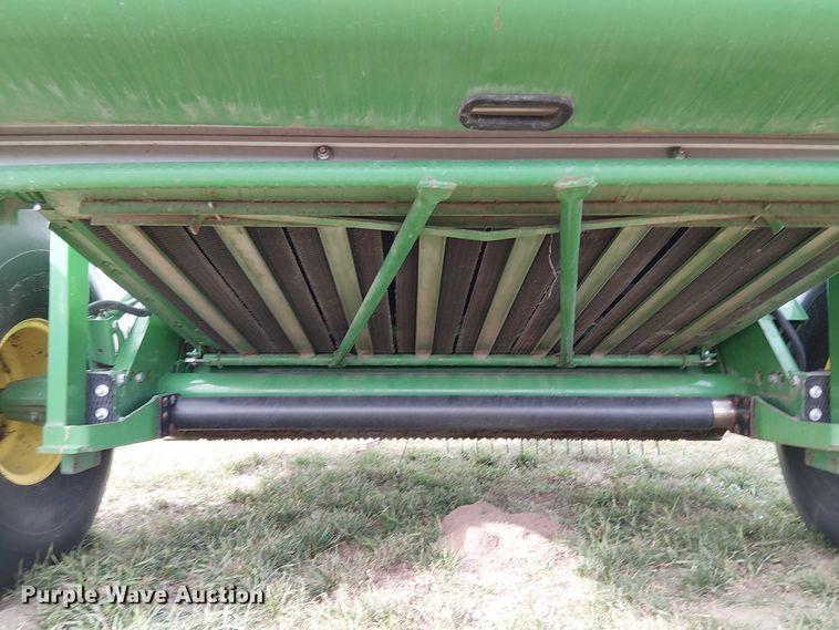 image for item DT4523 2015 John Deere 569 MegaWide Plus round baler