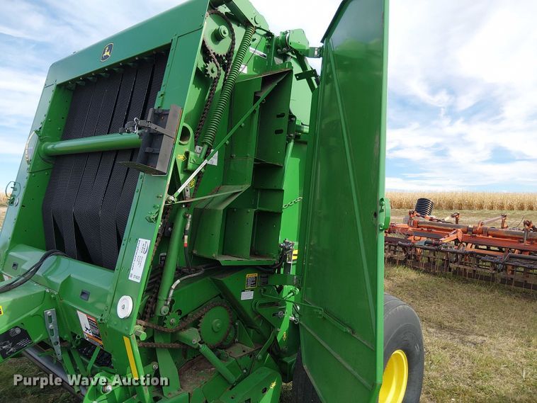 image for item DT4523 2015 John Deere 569 MegaWide Plus round baler