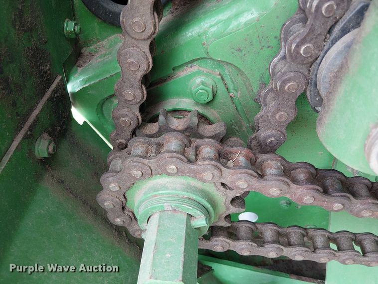 image for item DT4523 2015 John Deere 569 MegaWide Plus round baler