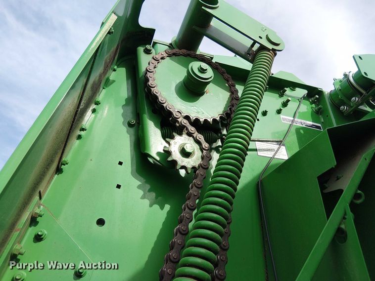 image for item DT4523 2015 John Deere 569 MegaWide Plus round baler