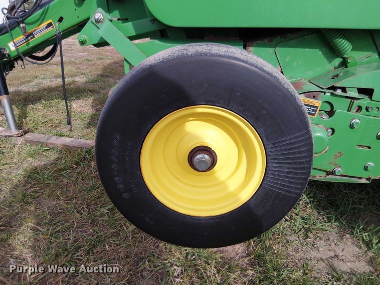 image for item DT4523 2015 John Deere 569 MegaWide Plus round baler