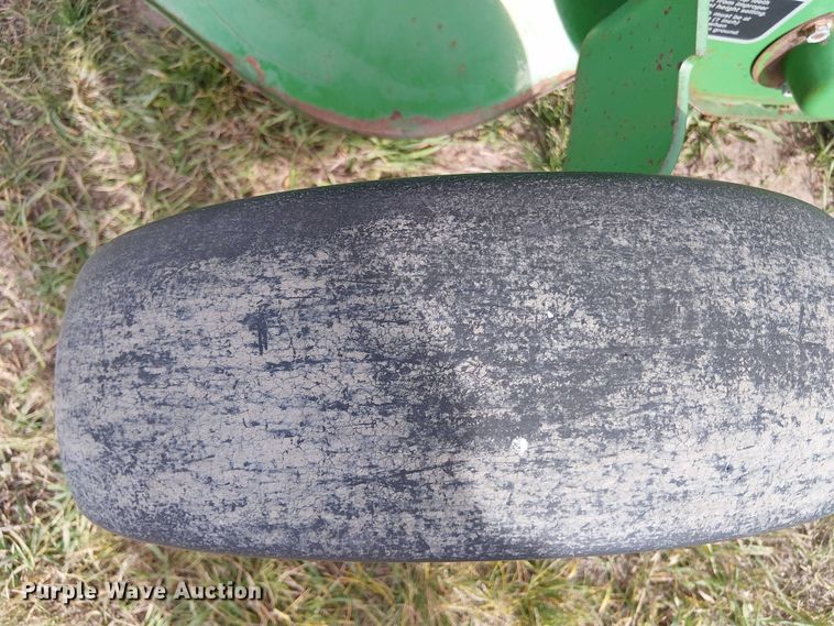 image for item DT4523 2015 John Deere 569 MegaWide Plus round baler