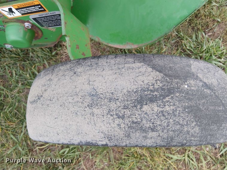 image for item DT4523 2015 John Deere 569 MegaWide Plus round baler