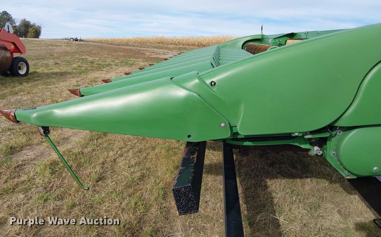 image for item DT4527 2018 John Deere 712C corn head