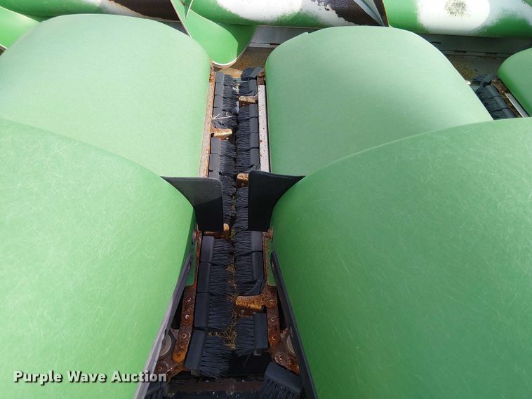 image for item DT4527 2018 John Deere 712C corn head