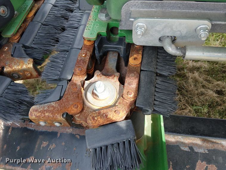 image for item DT4527 2018 John Deere 712C corn head