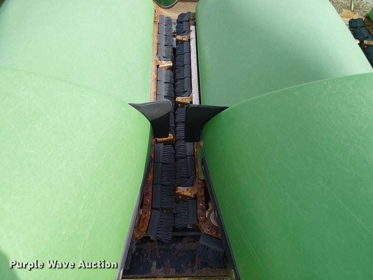 image for item DT4527 2018 John Deere 712C corn head