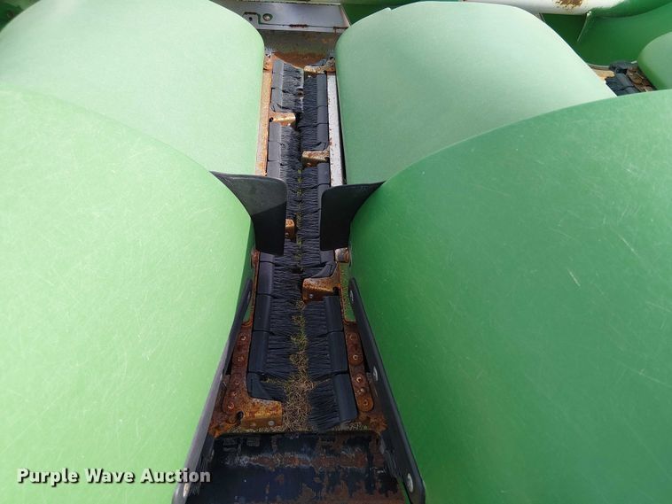 image for item DT4527 2018 John Deere 712C corn head