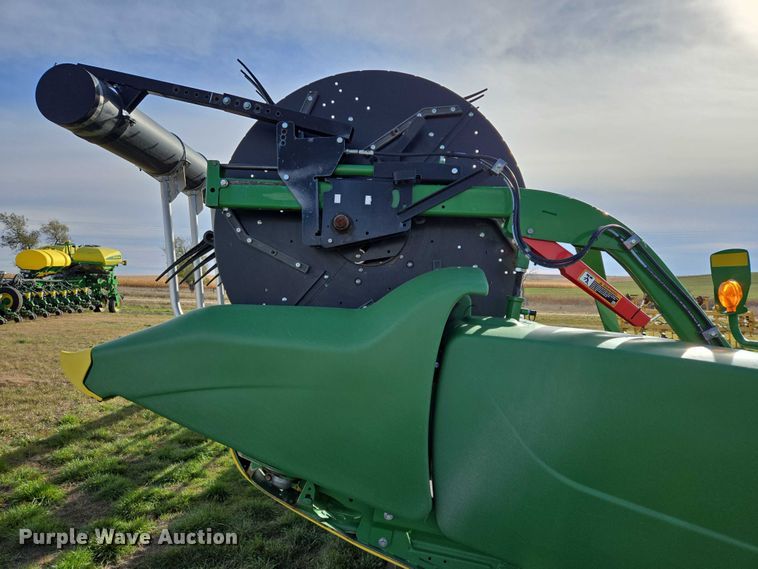 image for item DT4528 2019 John Deere 735FD HydraFlex flex draper head