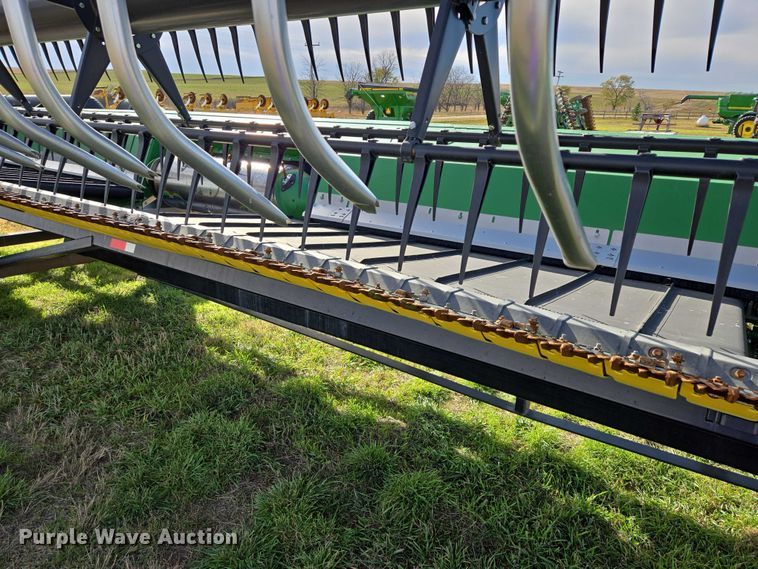 image for item DT4528 2019 John Deere 735FD HydraFlex flex draper head