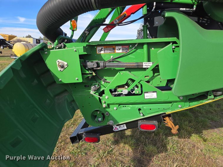 image for item DT4528 2019 John Deere 735FD HydraFlex flex draper head