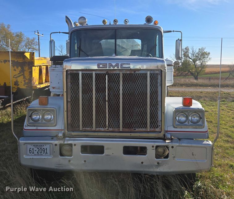 image for item DT4535 1977 GMC General tank truck