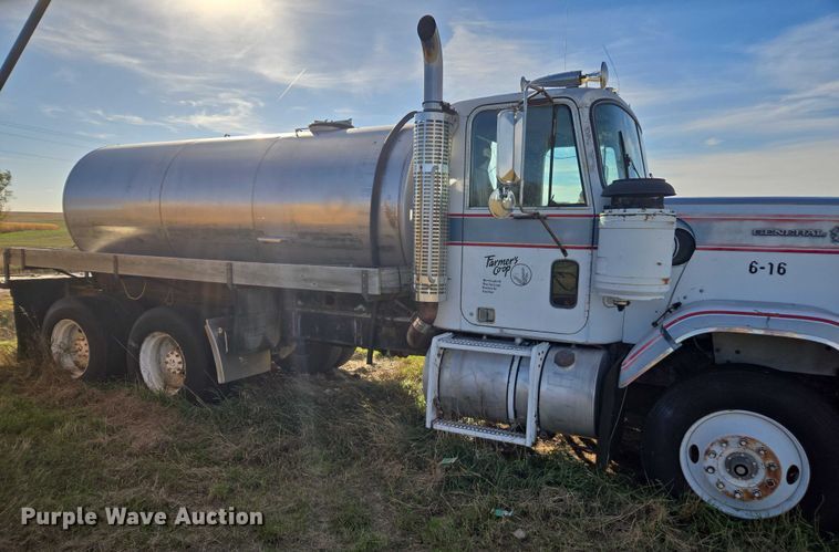 image for item DT4535 1977 GMC General tank truck